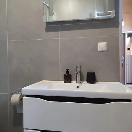 Smart 5 хв до вокзалу Apartment *