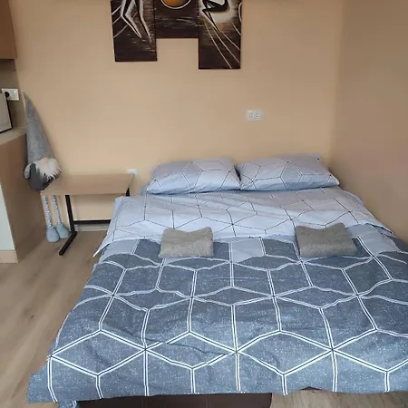 Smart 5 хв до вокзалу Apartment